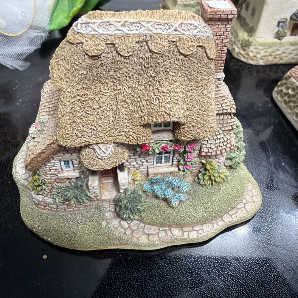 Lilliput Lane 1995 English Collection Midlands "Ladybird Cottage"